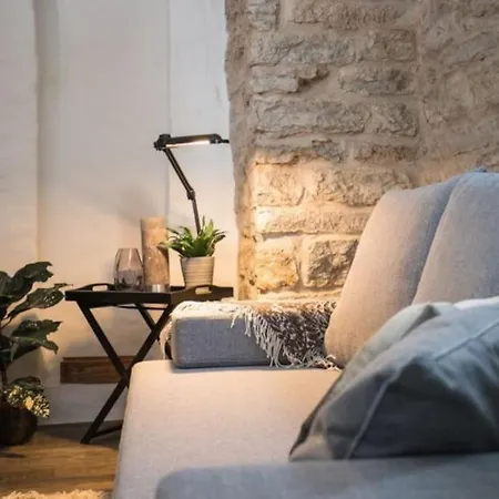 Cozy Near Center